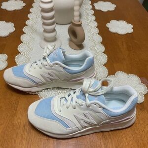 New Balance Women's 997H Light Blue and Cream Sneakers Size 8